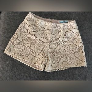 Women’s Cream Colored Lace Shorts. Size Small.